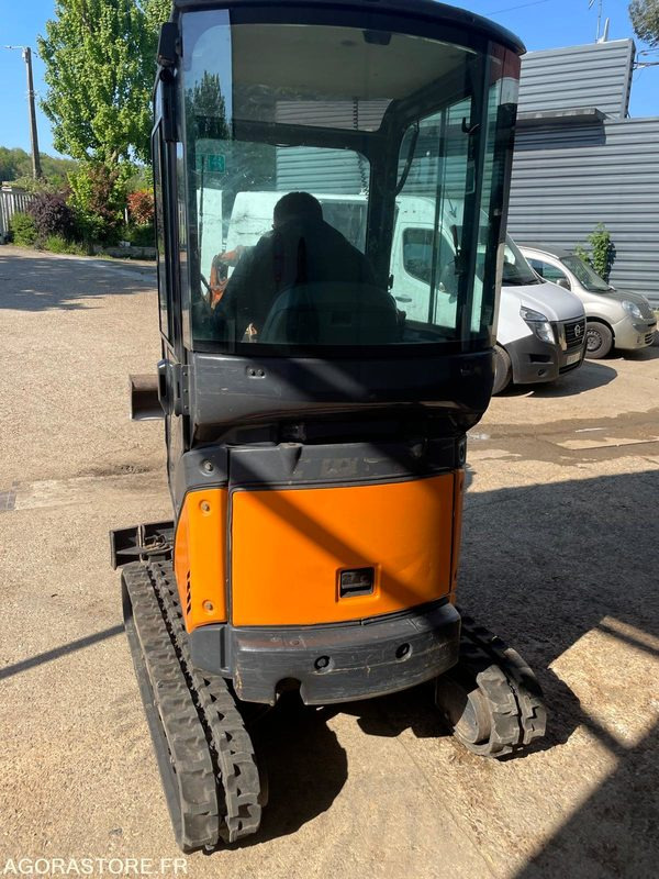 Excavator MINI-PELLE SUR CHENILLE CAOUTCHOUC HITACHI ZX17U-2  15CV 1.9T AVEC 3 GODETS: picture 10