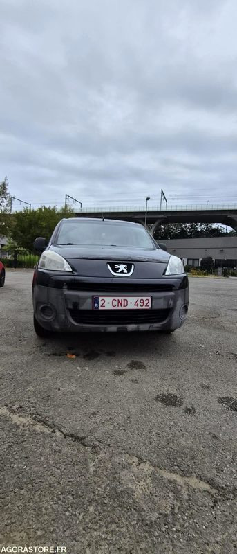 Monospace Peugeot Partner - 2012 - 296 080km - Car: picture 2 Monospace Peugeot Partner - 2012 - 296 080km - Car: picture 2