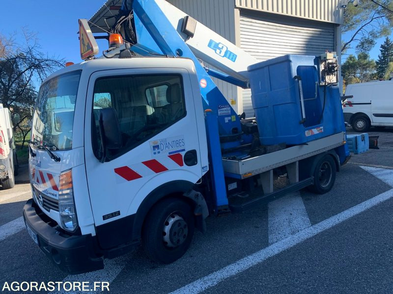 Nacelle élévatrice - 2013 - SOCAGE - Nissan - Cabstar - 91 757 kms - CZ 601 NP - Panel van: picture 2 Nacelle élévatrice - 2013 - SOCAGE - Nissan - Cabstar - 91 757 kms - CZ 601 NP - Panel van: picture 2