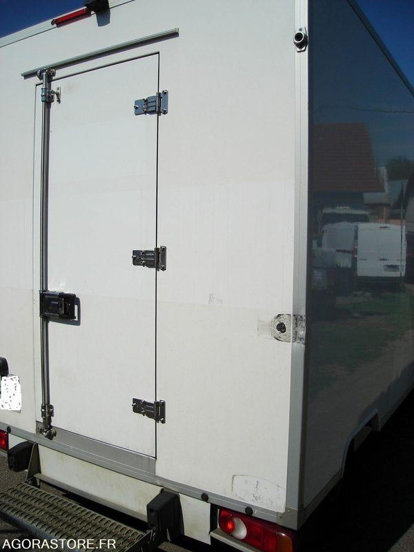 OPEL VIVARO FRIGORIFIQUE - 2017 - 159600KM - Refrigerated van: picture 3 OPEL VIVARO FRIGORIFIQUE - 2017 - 159600KM - Refrigerated van: picture 3