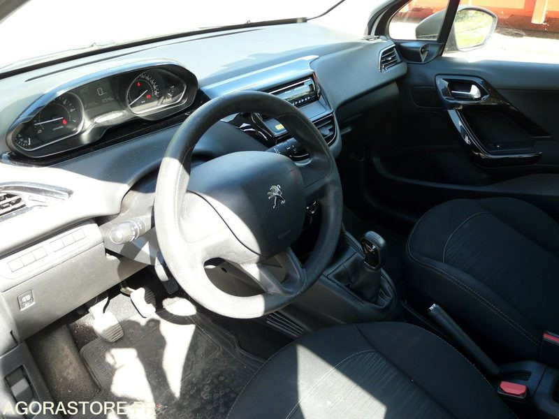 PEUGEOT 208 DX190CZ - Car: picture 5 PEUGEOT 208 DX190CZ - Car: picture 5