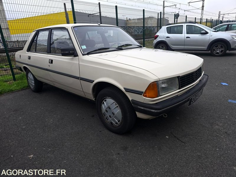 PEUGEOT 305 1.5 GR - 1984 - 124000 KM - Car: picture 4 PEUGEOT 305 1.5 GR - 1984 - 124000 KM - Car: picture 4
