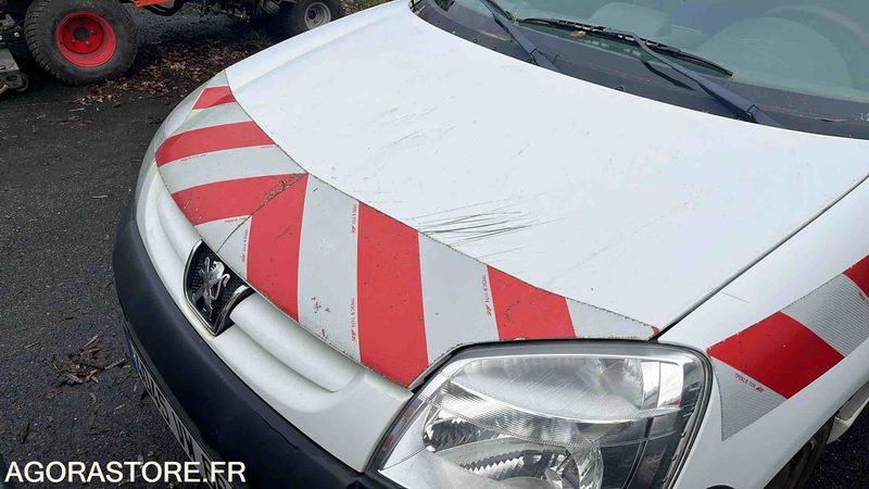 Small van Peugeot Partner - 2008 - 129133kms - 4045VW86: picture 9