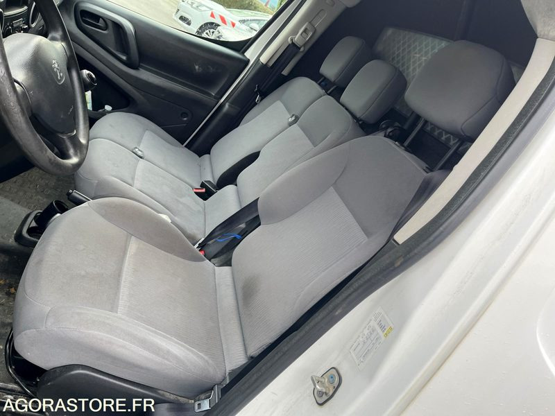 Peugeot Partner - 2015 - 135328kms - DT489LA - Small van: picture 3 Peugeot Partner - 2015 - 135328kms - DT489LA - Small van: picture 3
