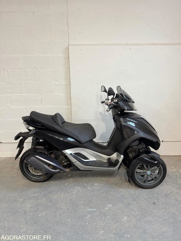 Piaggio MP3 300 - Motorcycle: picture 2 Piaggio MP3 300 - Motorcycle: picture 2