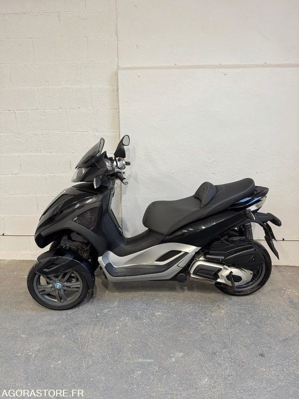 Piaggio MP3 300 - Motorcycle: picture 3 Piaggio MP3 300 - Motorcycle: picture 3