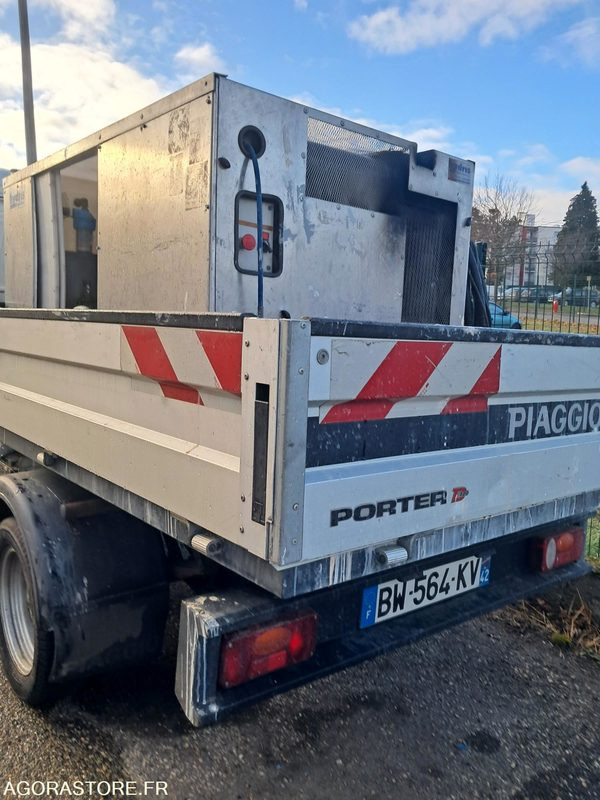 Piaggio PORTER - BW-564-KV - 2011 - 80936km - Tipper van: picture 4 Piaggio PORTER - BW-564-KV - 2011 - 80936km - Tipper van: picture 4