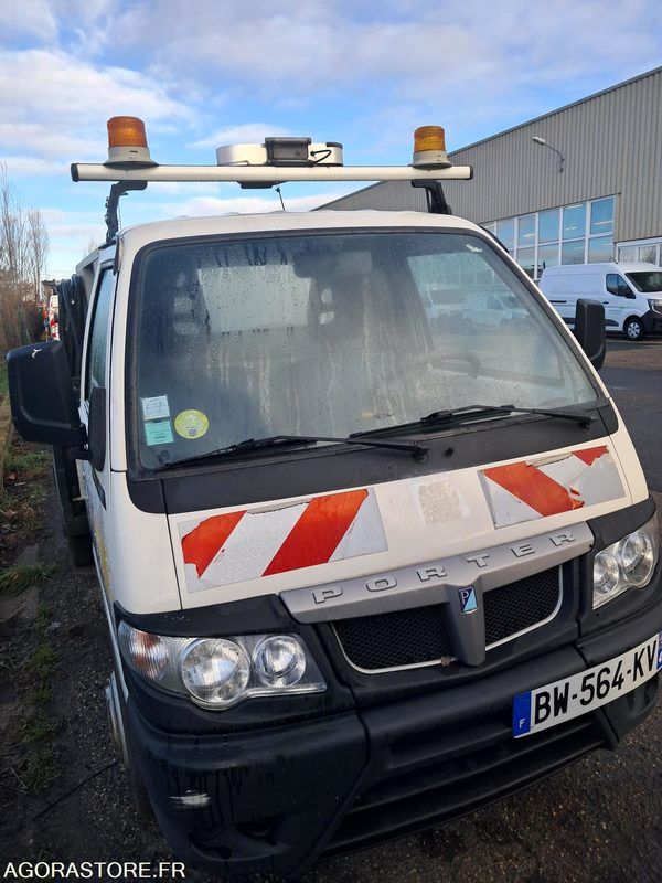 Piaggio PORTER - BW-564-KV - 2011 - 80936km - Tipper van: picture 2 Piaggio PORTER - BW-564-KV - 2011 - 80936km - Tipper van: picture 2