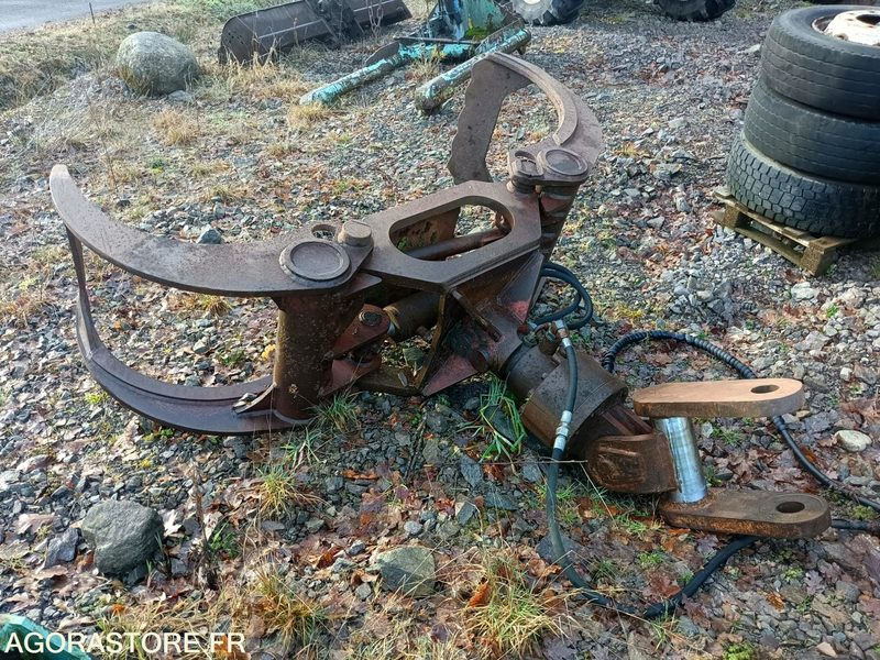 Pince à bois 2m + rotator - Construction equipment: picture 3 Pince à bois 2m + rotator - Construction equipment: picture 3