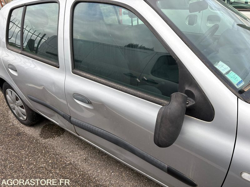 Car RENAULT CLIO 3: picture 6