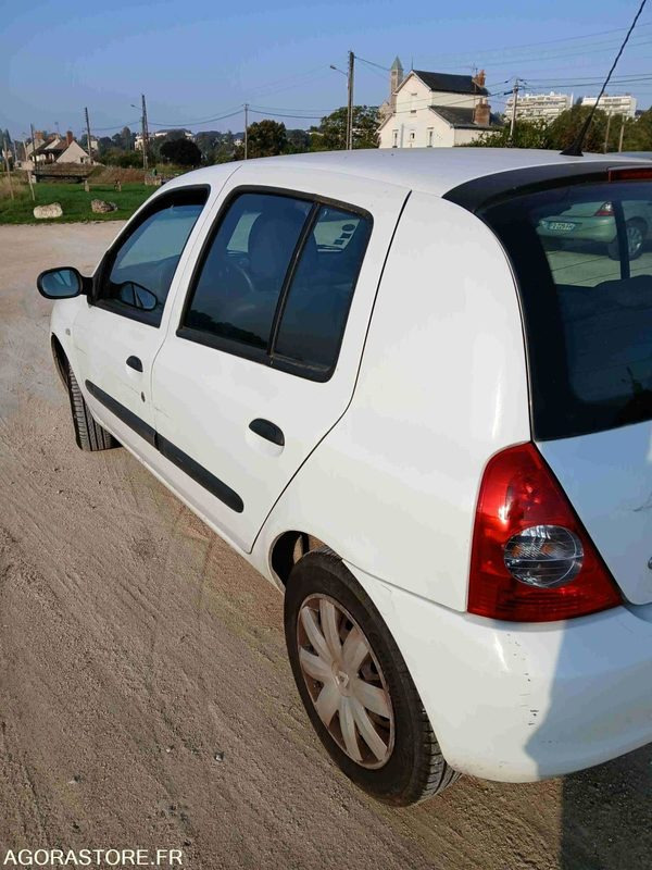 RENAULT CLIO II 1.5 DCI DE 2008 - Car: picture 4 RENAULT CLIO II 1.5 DCI DE 2008 - Car: picture 4