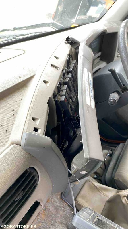 RENAULT DXI 310 - 2011 - BJ880HP - Road sweeper: picture 4 RENAULT DXI 310 - 2011 - BJ880HP - Road sweeper: picture 4