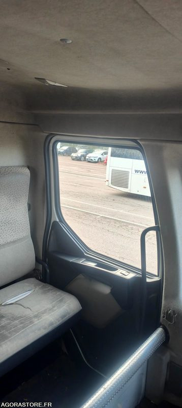 Curtainsider truck RENAULT MIDLUM AUTO ECOLE 240 DXI - 2009 - 337340 Kms: picture 14 Curtainsider truck RENAULT MIDLUM AUTO ECOLE 240 DXI - 2009 - 337340 Kms: picture 14