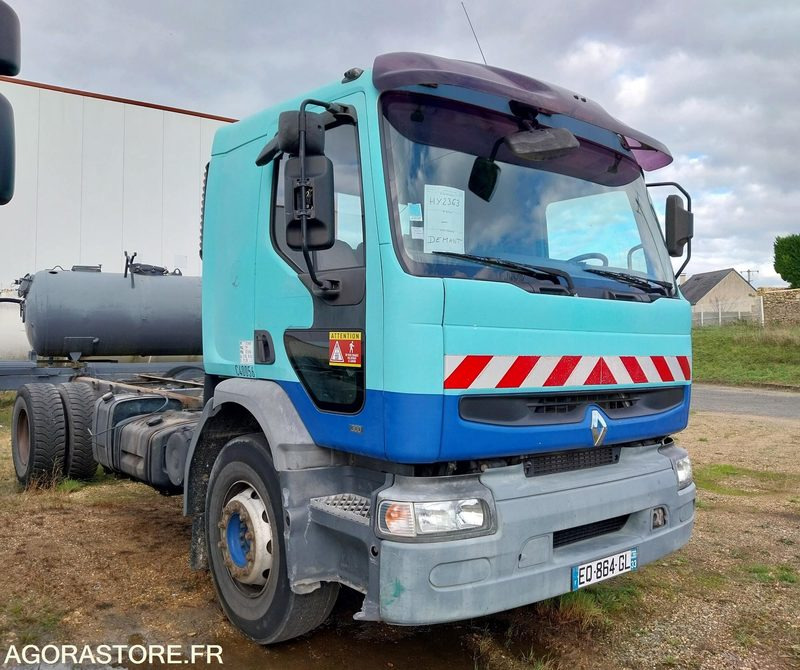 RENAULT PREMIUM 300-19 / 2001 / 816 010 km - Cab chassis truck: picture 2 RENAULT PREMIUM 300-19 / 2001 / 816 010 km - Cab chassis truck: picture 2