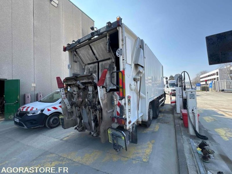 RENAULT PREMIUM 310,26 - BOM CARGOPAC II 20m3 (Cavdo) - 2012/135604 KM (CA707BJ) - Garbage truck: picture 2 RENAULT PREMIUM 310,26 - BOM CARGOPAC II 20m3 (Cavdo) - 2012/135604 KM (CA707BJ) - Garbage truck: picture 2
