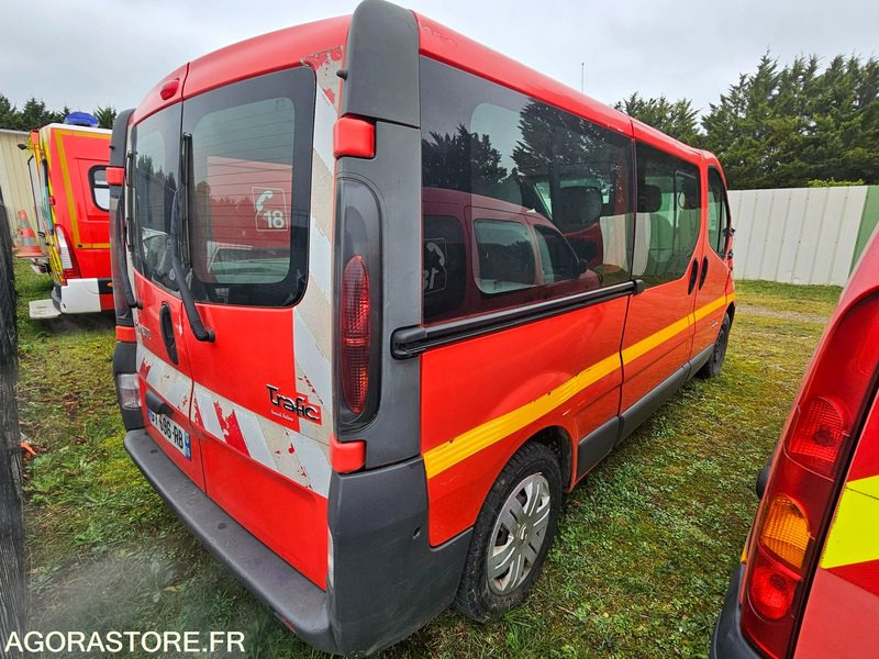 RENAULT TRAFIC 199599kms 2006 - GT696RB - Minibus, Passenger van: picture 3 RENAULT TRAFIC 199599kms 2006 - GT696RB - Minibus, Passenger van: picture 3