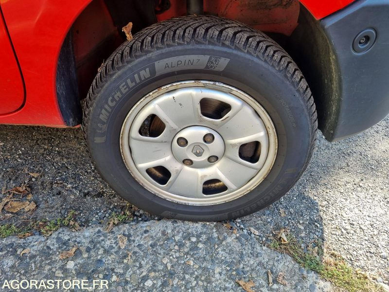 Reanult Kangoo 4x4 - 7353 XZ 63 - 2005 - Small van: picture 5 Reanult Kangoo 4x4 - 7353 XZ 63 - 2005 - Small van: picture 5