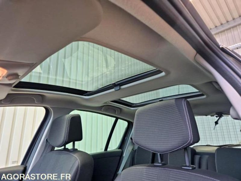 Renault Clio III Phase 2 – TomTom Edition 1.2 75 – 2011 – Seulement 33 200 km – - Car: picture 4 Renault Clio III Phase 2 – TomTom Edition 1.2 75 – 2011 – Seulement 33 200 km – - Car: picture 4