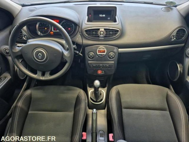 Renault Clio III Phase 2 – TomTom Edition 1.2 75 – 2011 – Seulement 33 200 km – - Car: picture 3 Renault Clio III Phase 2 – TomTom Edition 1.2 75 – 2011 – Seulement 33 200 km – - Car: picture 3