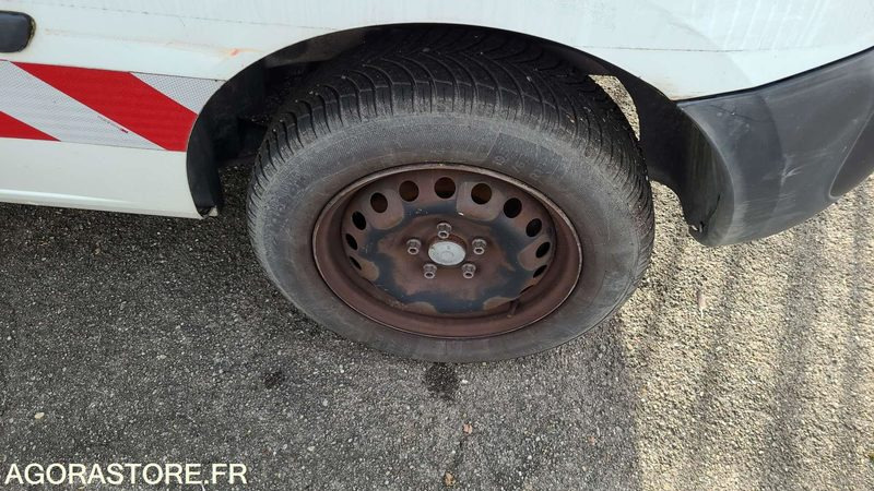 Renault Kangoo - 2011 - 130342kms - BF372BJ - Small van: picture 5 Renault Kangoo - 2011 - 130342kms - BF372BJ - Small van: picture 5