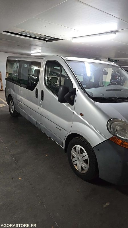 Renault Trafic - 2004 - 257907kms - 1707-XB-22 - Minibus, Passenger van: picture 3 Renault Trafic - 2004 - 257907kms - 1707-XB-22 - Minibus, Passenger van: picture 3
