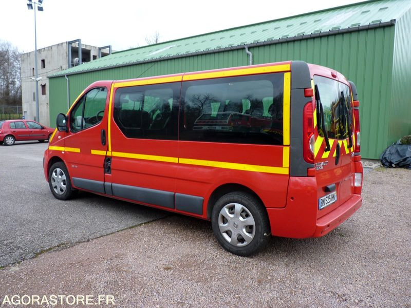 Renault Trafic 9 Places - Small van: picture 2 Renault Trafic 9 Places - Small van: picture 2