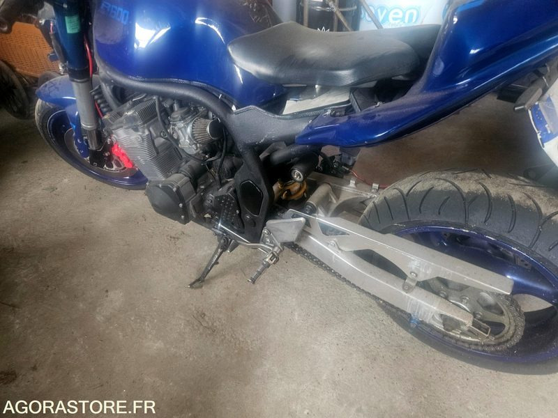 SUZUKI GSF 650 SANS CG VENTE POUR PIECE - Motorcycle: picture 2 SUZUKI GSF 650 SANS CG VENTE POUR PIECE - Motorcycle: picture 2