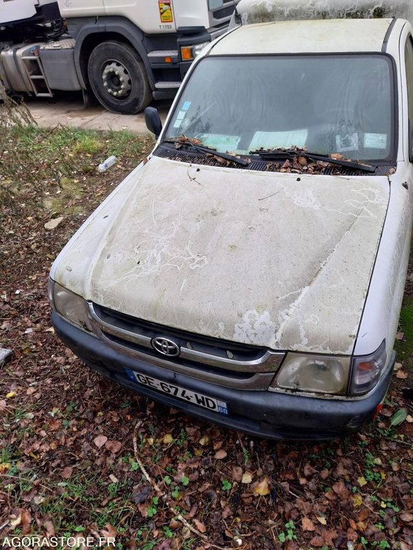 TOYOTA Hilux 4X2 HP HUWER 2004 116134Km NON ROULANT - Pickup truck: picture 1 TOYOTA Hilux 4X2 HP HUWER 2004 116134Km NON ROULANT - Pickup truck: picture 1