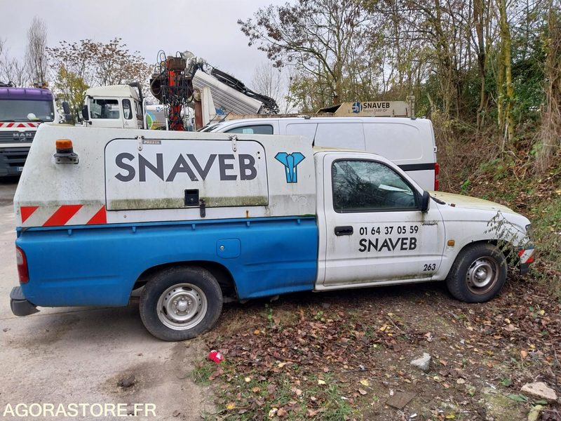 TOYOTA Hilux 4X2 HP HUWER 2004 116134Km NON ROULANT - Pickup truck: picture 2 TOYOTA Hilux 4X2 HP HUWER 2004 116134Km NON ROULANT - Pickup truck: picture 2