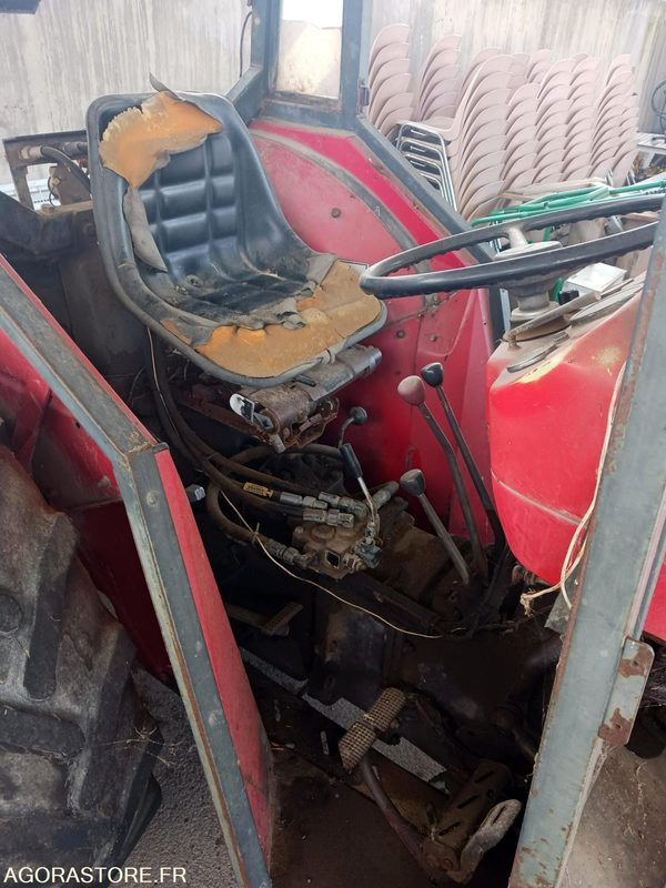 TRACTEUR MASSEY FERGUSSON TYPE 158 - Farm tractor: picture 3 TRACTEUR MASSEY FERGUSSON TYPE 158 - Farm tractor: picture 3