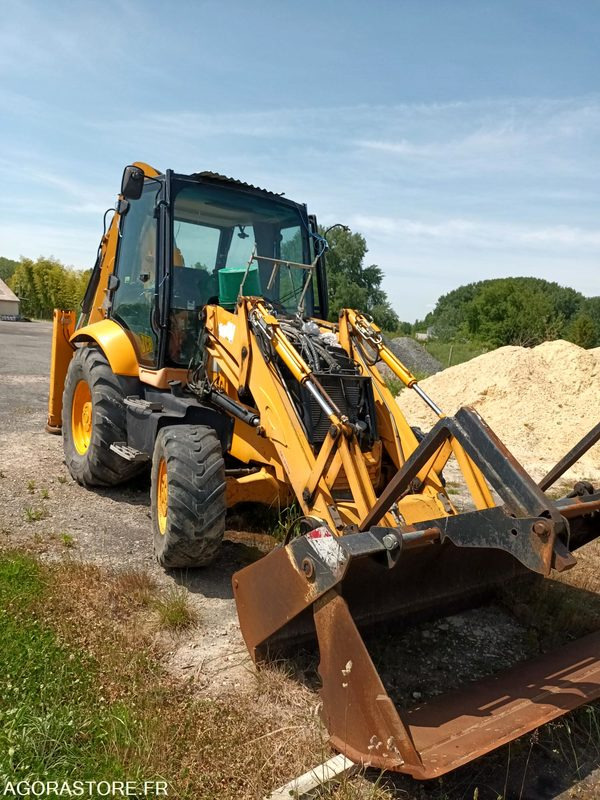 TRACTOPELLE JCB - Backhoe loader: picture 2 TRACTOPELLE JCB - Backhoe loader: picture 2
