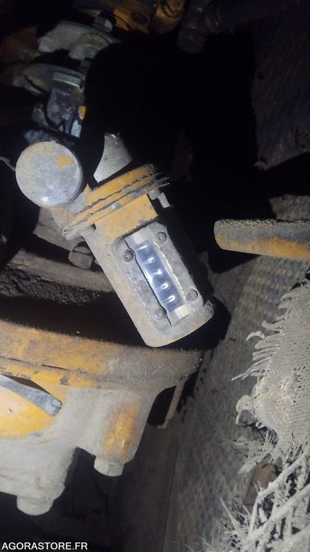 TRAX SUR CHENILLES KOMATSU D57S 8250 HEURES - Loader: picture 4 TRAX SUR CHENILLES KOMATSU D57S 8250 HEURES - Loader: picture 4