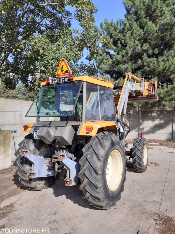 Tracteur Renault 754 (avec pelle faucheux f255) - Farm tractor: picture 4 Tracteur Renault 754 (avec pelle faucheux f255) - Farm tractor: picture 4