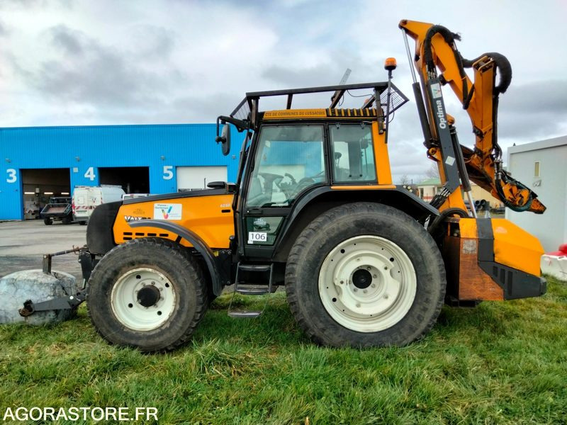 Tracteur Valtra 6250 + élagueuse Optima Visio M57T - Farm tractor: picture 5 Tracteur Valtra 6250 + élagueuse Optima Visio M57T - Farm tractor: picture 5