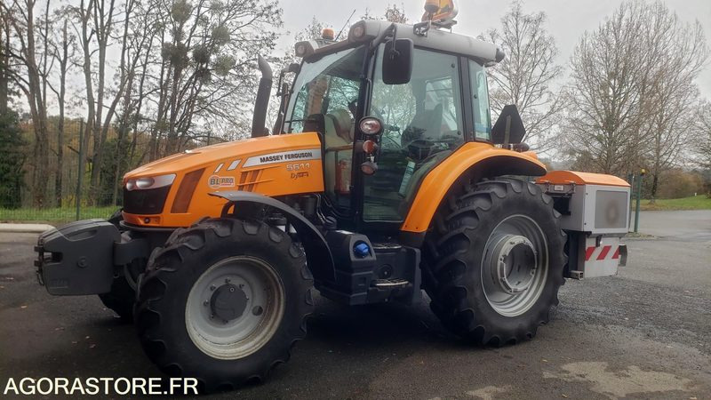 Tracteur agricole Massey Fergusson 110CV année 2015 avec épareuse SMA LYNX 2453 - Farm tractor: picture 1 Tracteur agricole Massey Fergusson 110CV année 2015 avec épareuse SMA LYNX 2453 - Farm tractor: picture 1