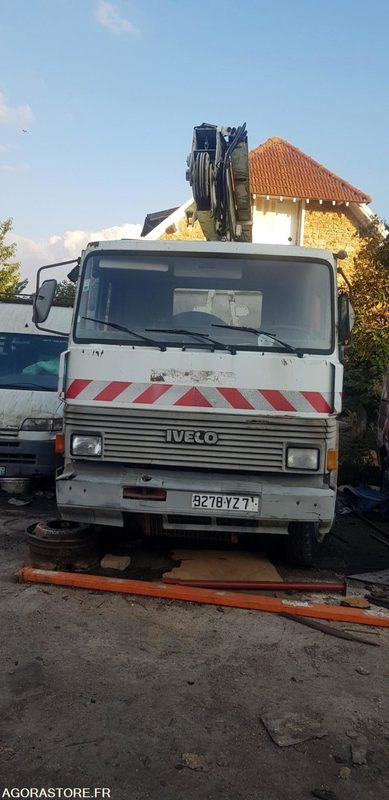 Camion Nacelle Iveco 135-14 - Truck: picture 2 Camion Nacelle Iveco 135-14 - Truck: picture 2