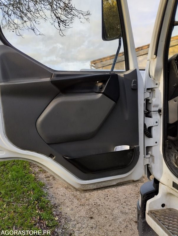 Truck Camion benne avec grue - Renault Midlum 2001 293846kms: picture 13 Truck Camion benne avec grue - Renault Midlum 2001 293846kms: picture 13