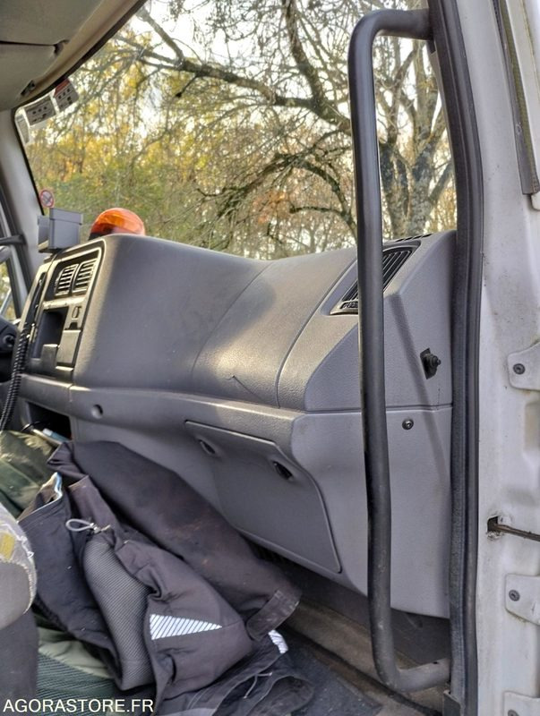 Truck Camion benne avec grue - Renault Midlum 2001 293846kms: picture 12 Truck Camion benne avec grue - Renault Midlum 2001 293846kms: picture 12