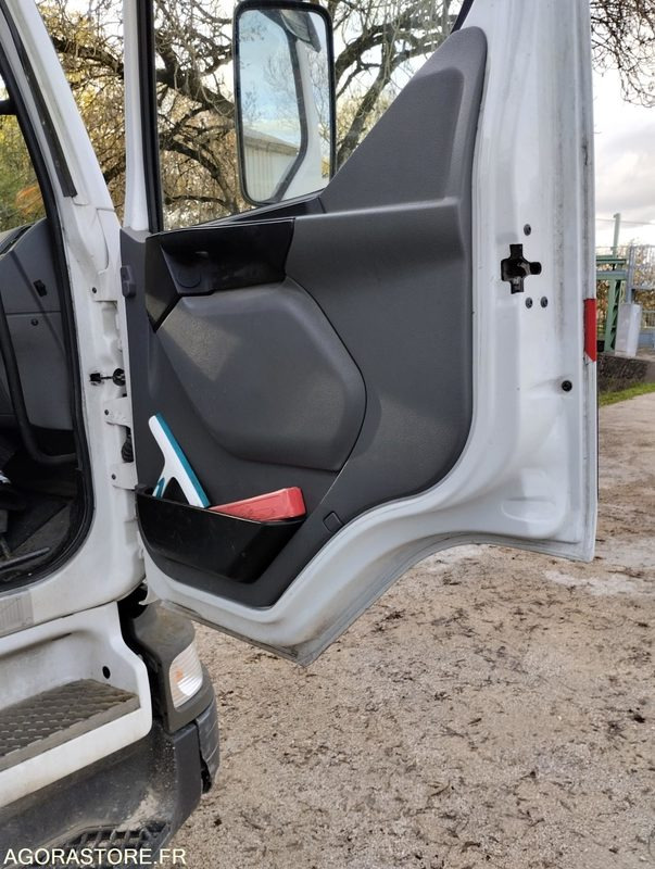 Truck Camion benne avec grue - Renault Midlum 2001 293846kms: picture 14 Truck Camion benne avec grue - Renault Midlum 2001 293846kms: picture 14