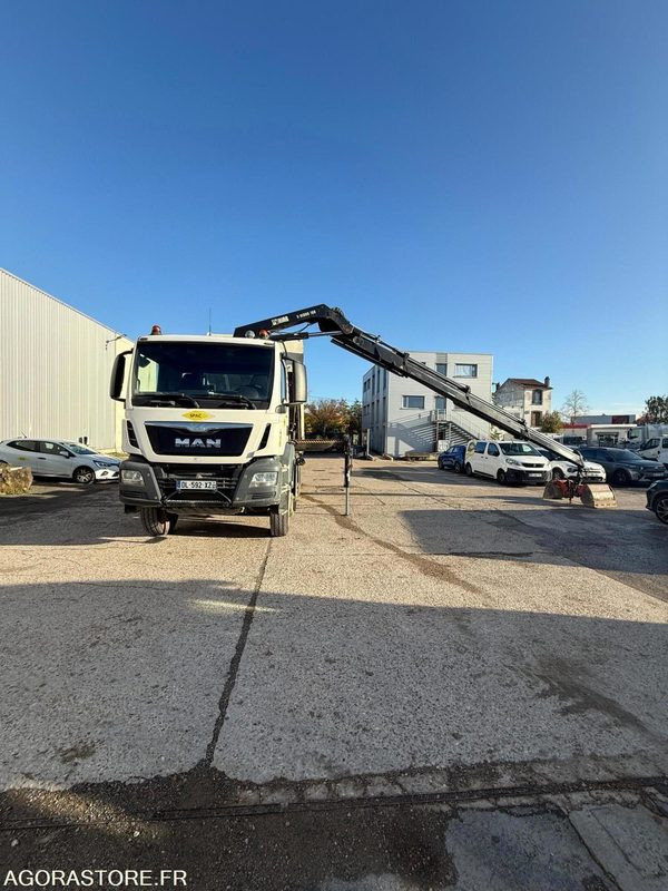 MAN 8x4 - 32-400 BiBenne grue - 11.2014 / 375000 KM - Truck: picture 3 MAN 8x4 - 32-400 BiBenne grue - 11.2014 / 375000 KM - Truck: picture 3