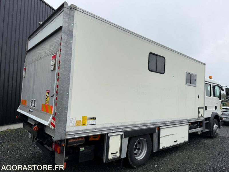 Porteur MAN TGM 15.250 cabine 7 places caisson base vie atelier hayon - 20500KM- - Truck: picture 2 Porteur MAN TGM 15.250 cabine 7 places caisson base vie atelier hayon - 20500KM- - Truck: picture 2