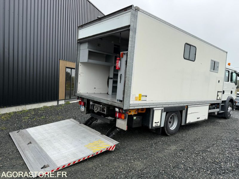 Porteur MAN TGM 15.250 cabine 7 places caisson base vie atelier hayon - 20500KM- - Truck: picture 3 Porteur MAN TGM 15.250 cabine 7 places caisson base vie atelier hayon - 20500KM- - Truck: picture 3