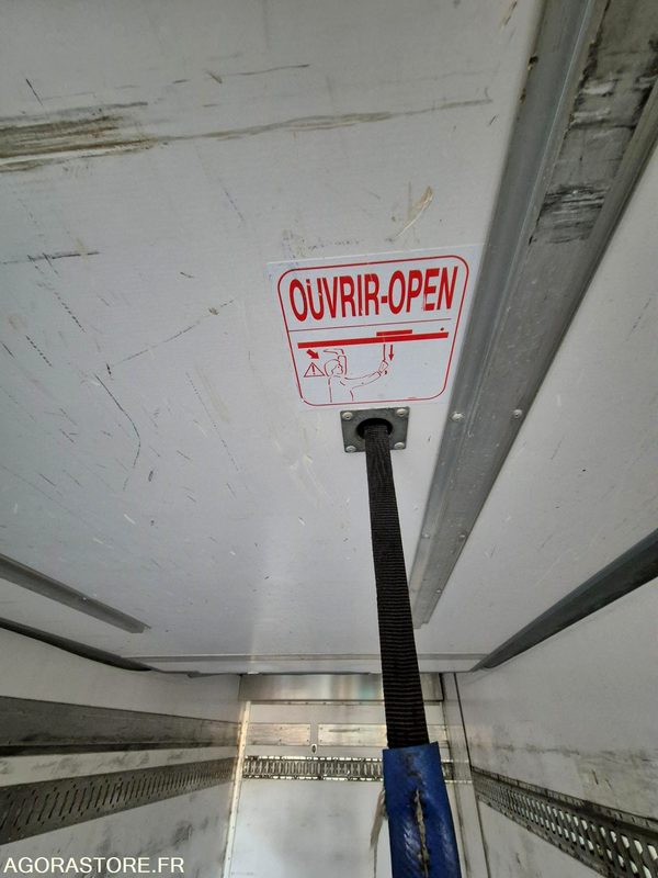 Truck Porteur Volvo frigo: picture 13 Truck Porteur Volvo frigo: picture 13