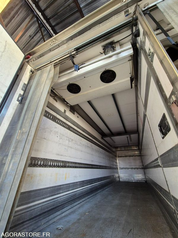 Truck Porteur Volvo frigo: picture 14 Truck Porteur Volvo frigo: picture 14