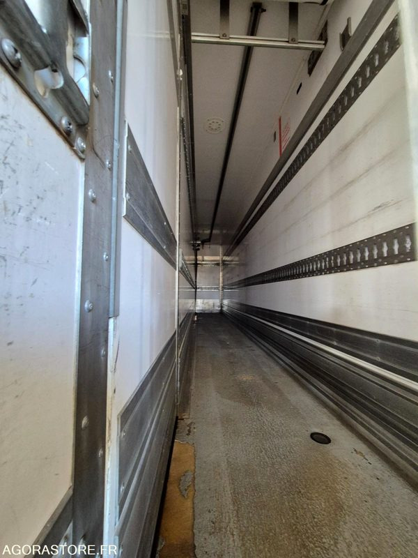 Truck Porteur Volvo frigo: picture 8 Truck Porteur Volvo frigo: picture 8