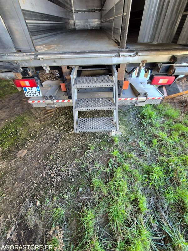 Truck Porteur Volvo frigo: picture 9 Truck Porteur Volvo frigo: picture 9