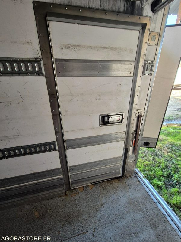 Truck Porteur Volvo frigo: picture 11 Truck Porteur Volvo frigo: picture 11