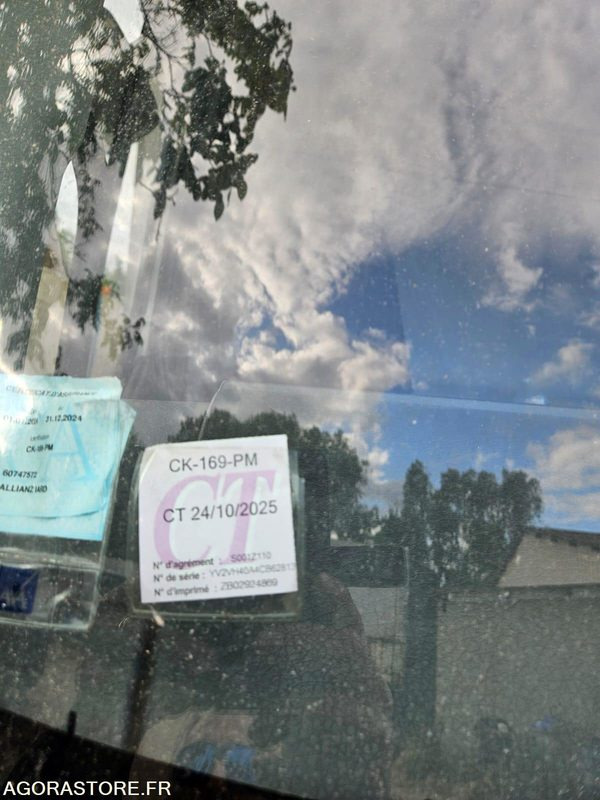 Truck Porteur Volvo frigo: picture 6 Truck Porteur Volvo frigo: picture 6