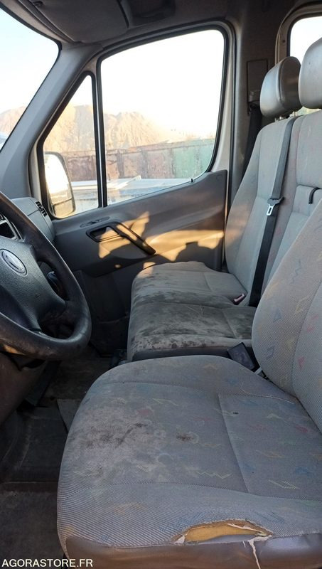 VOLKSWAGEN CRAFTER - 2011 - 198252KM - BL207FB - Tipper van: picture 4 VOLKSWAGEN CRAFTER - 2011 - 198252KM - BL207FB - Tipper van: picture 4