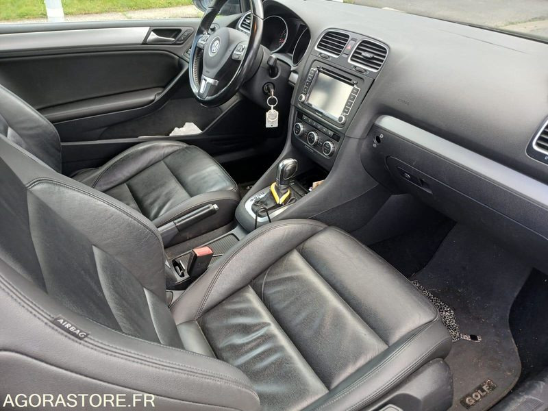 Volkswagen golf cabriolet 1.6 tsi 160cv dsg7 2015 155118 KM - Car: picture 4 Volkswagen golf cabriolet 1.6 tsi 160cv dsg7 2015 155118 KM - Car: picture 4